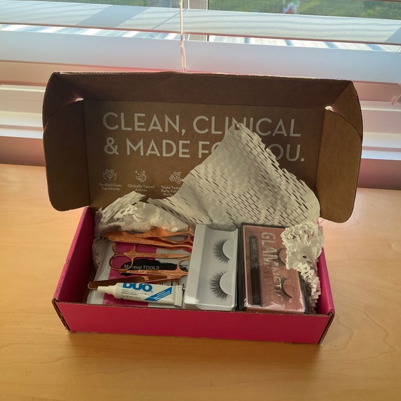 Fake Lash Set - Picture 2 of 7